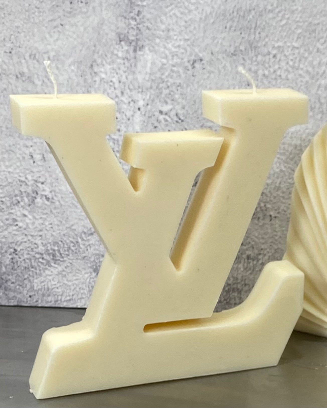LV candle White